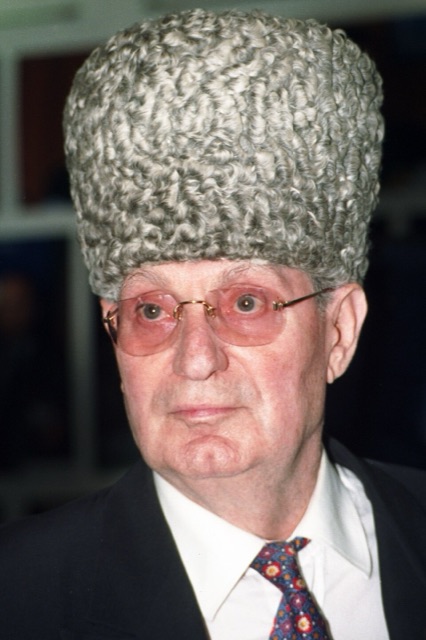 Махмуд Эсамбаев